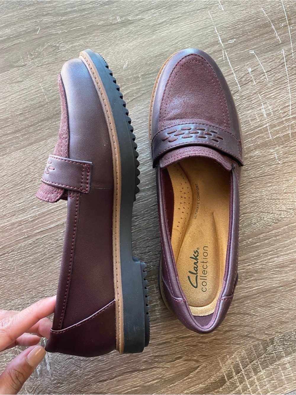 Clarks NEVER WORN Women's Burgundy Loafers